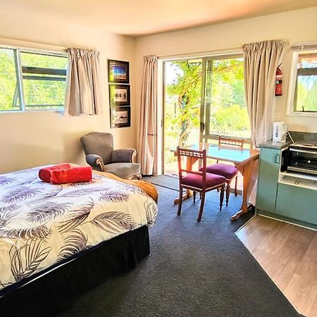 Waterwheel Cottage Upper Moutere Екстер'єр фото