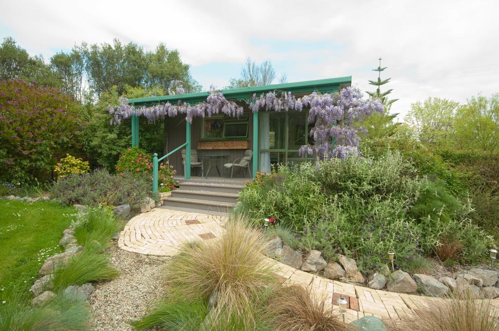 Waterwheel Cottage Upper Moutere Екстер'єр фото