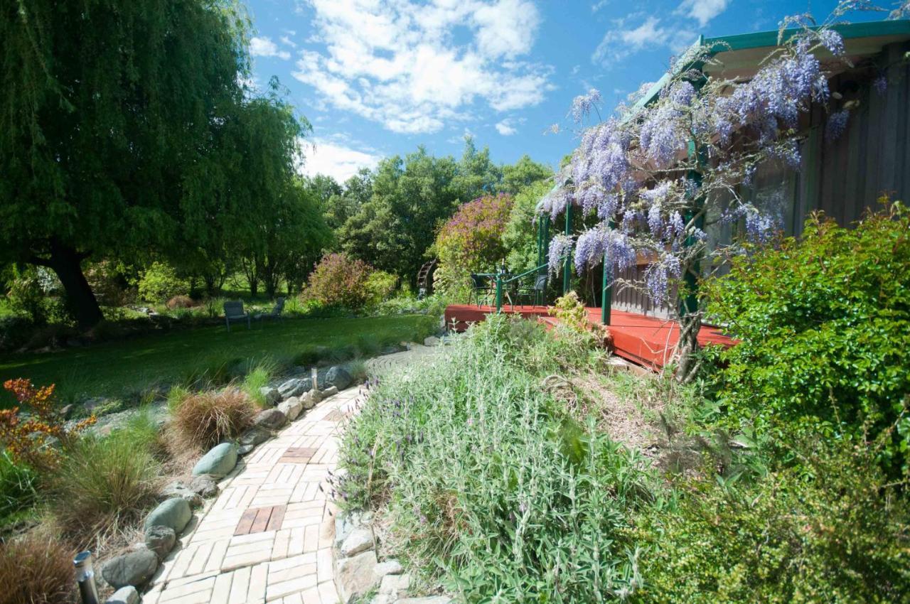 Waterwheel Cottage Upper Moutere Екстер'єр фото